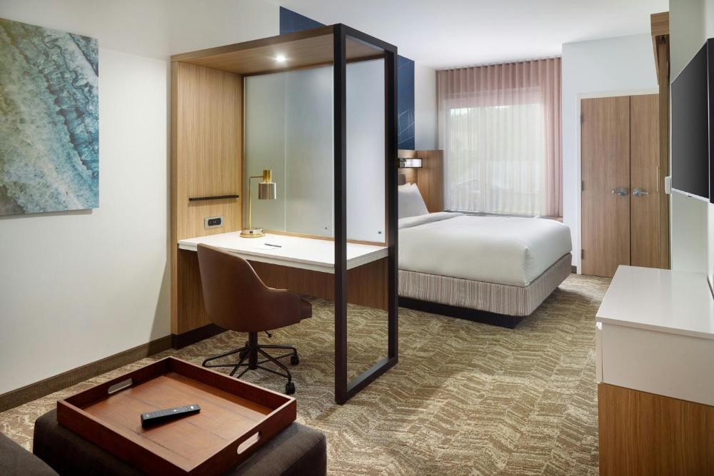 King Suite with City View interior